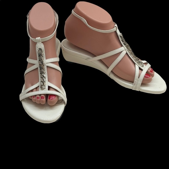 Stuart Weitzman white strappy leather flats size 6.5M - Picture 1 of 14